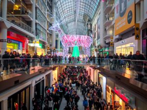 mall crowds; holiday shopping rush